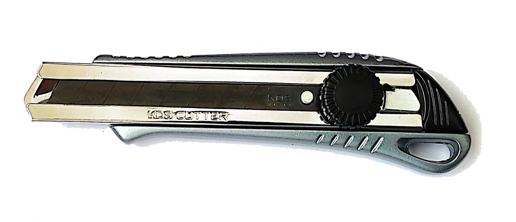 Bardzo mocny japoński metalowy nóż A97 na ostrza 18 mm L-32 mocowane śrubą